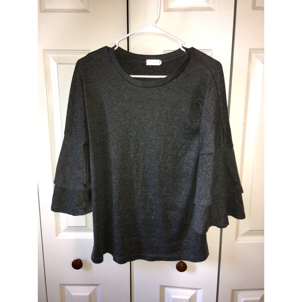 Flutter sleeved top